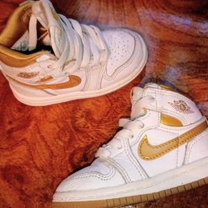Jordan 1 Retro High OG Metallic Gold Unisex Toddler Shoes